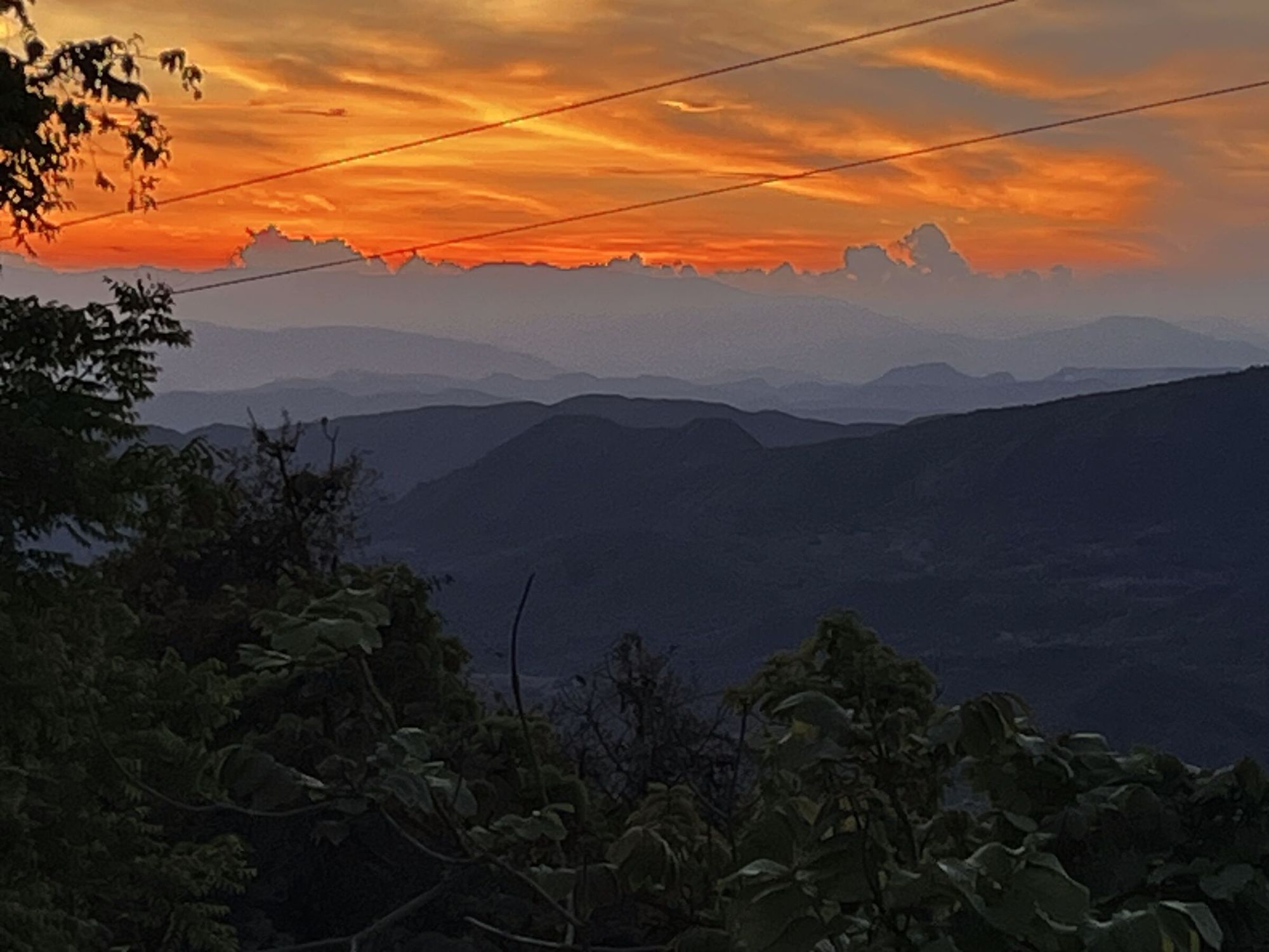 Atardecer sobre las montañas visto desde Finca Veraguas